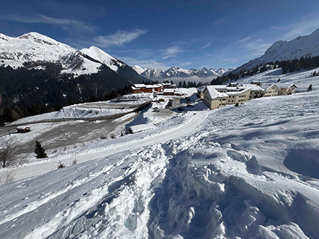 Sulle nevi di San Simone (1700 m) e Baita del Camoscio (1750 m) splende il sole -17febb25- FOTOGALLERY